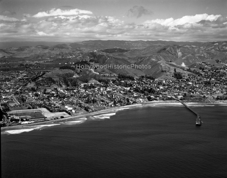 Ventura 1947 View East from Pacific Ocean.jpg